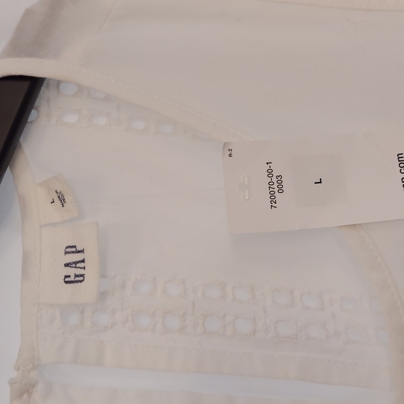 Gap eyelet dress with keyhole closure - Picture 2 of 4